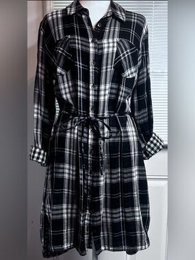 #D-14 Black & White Plaid Shirt Dress with Tie Waist-Size Large